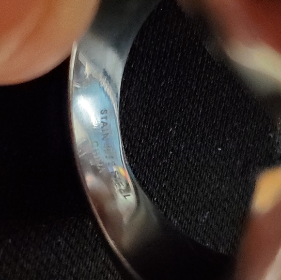 Split Stainless Steel Silvertone Ring - Picture 9 of 9